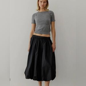 Women’s Midi Balloon Skirt in Black size medium